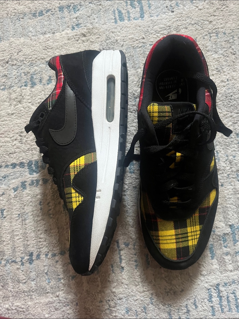 Nikes women’s air max 1 SE “Tartan”